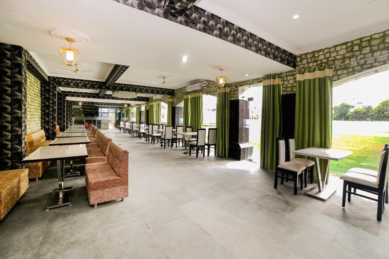Oyo 41923 Prema Kunj Resort Jhānsi Buitenkant foto